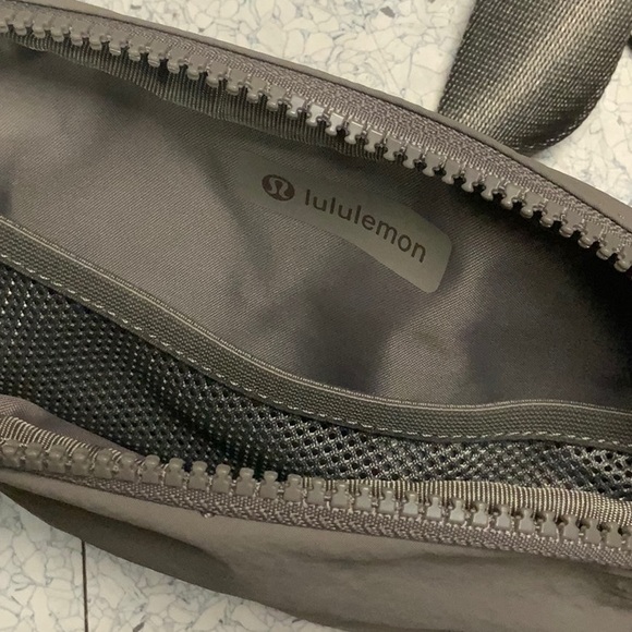 Lululemon unisex waist / sling bag. Super mint condition.NWOT. - Picture 5 of 7